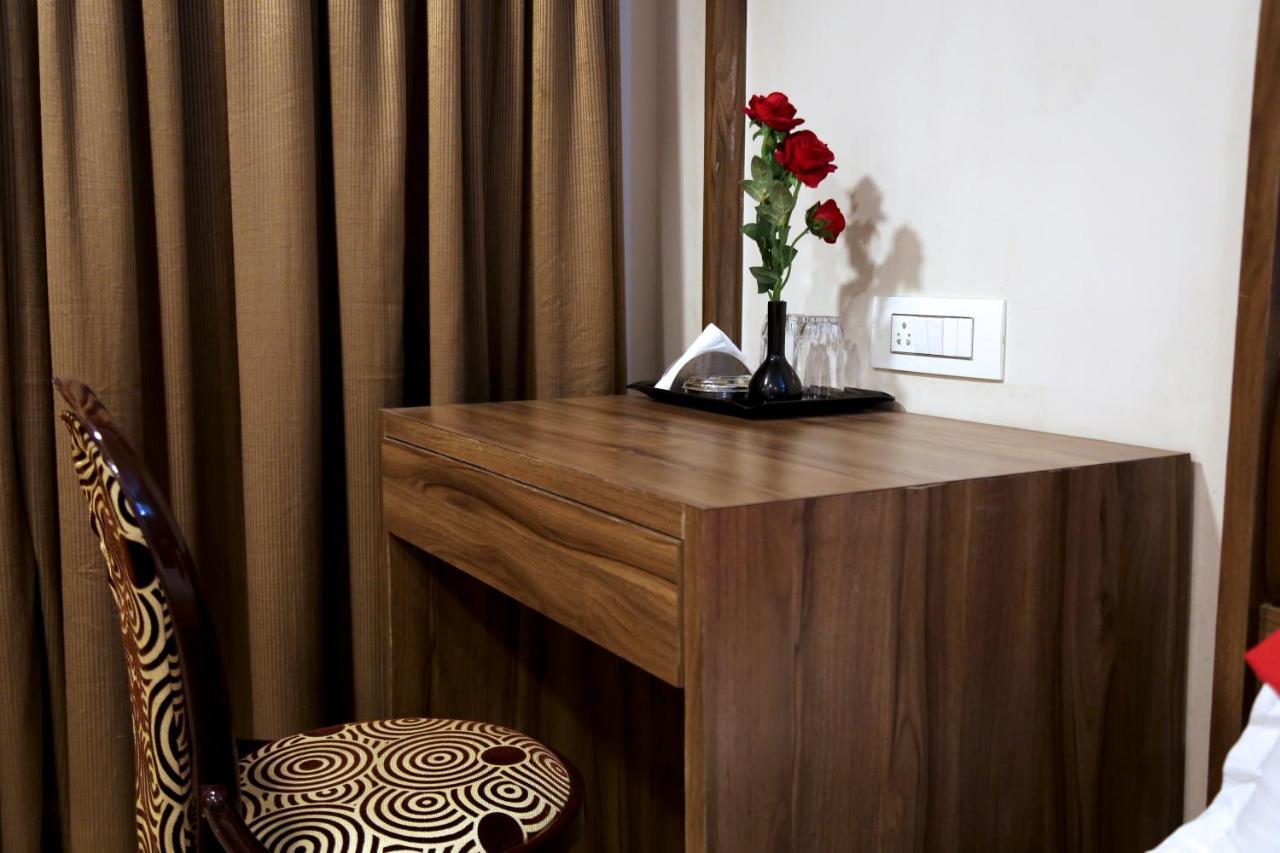 Hotel Sea Shore Navi Mumbai Esterno foto
